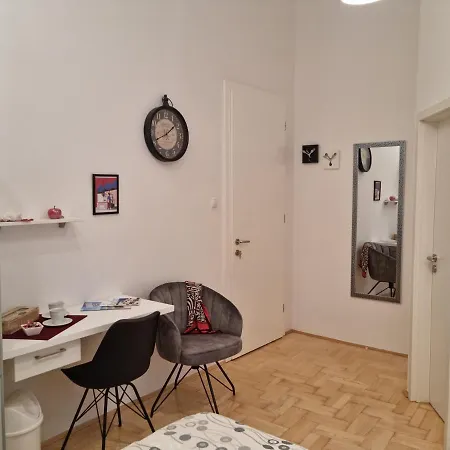 Rooms Tisa Old Town Guest house 3*