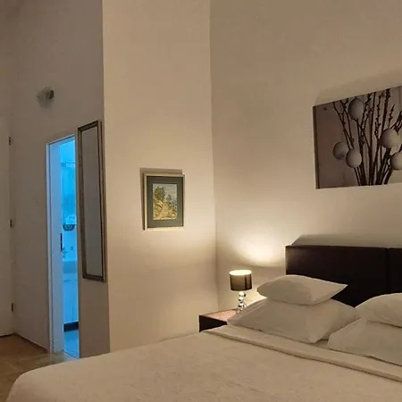 Rooms Tisa Old Town Guest house 3*