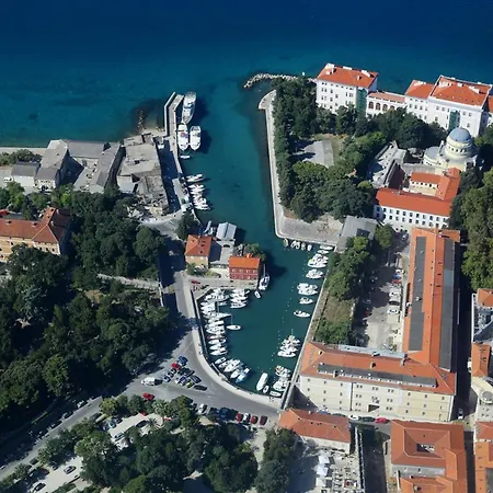 Rooms Tisa Old Town Guest house 3*