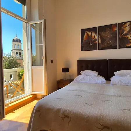 Tisa Old Town 3* زادار