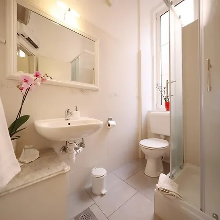 Tisa Old Town 3* زادار