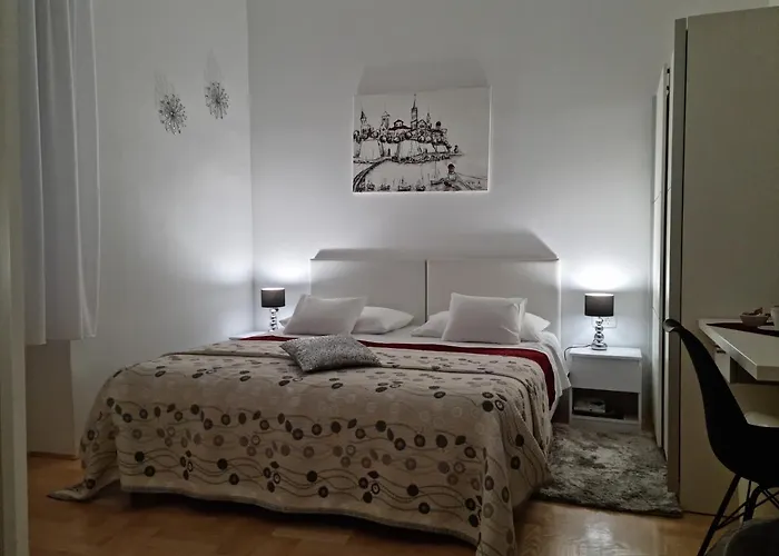 Rooms Tisa Old Town Guest house 3*