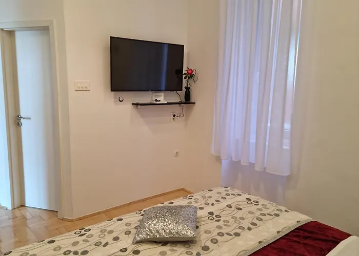 Rooms Tisa Old Town Guest house