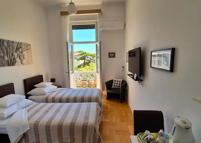 Rooms Tisa Old Town Guest house