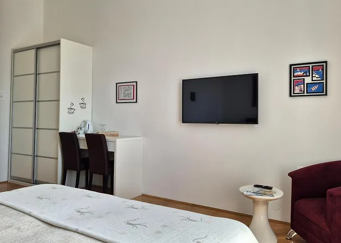 Rooms Tisa Old Town Guest house